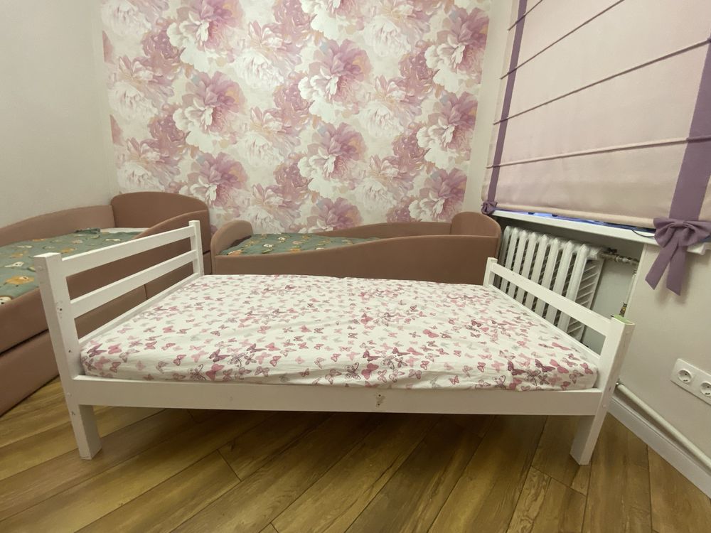 Продаю детскую кровать с матрасом