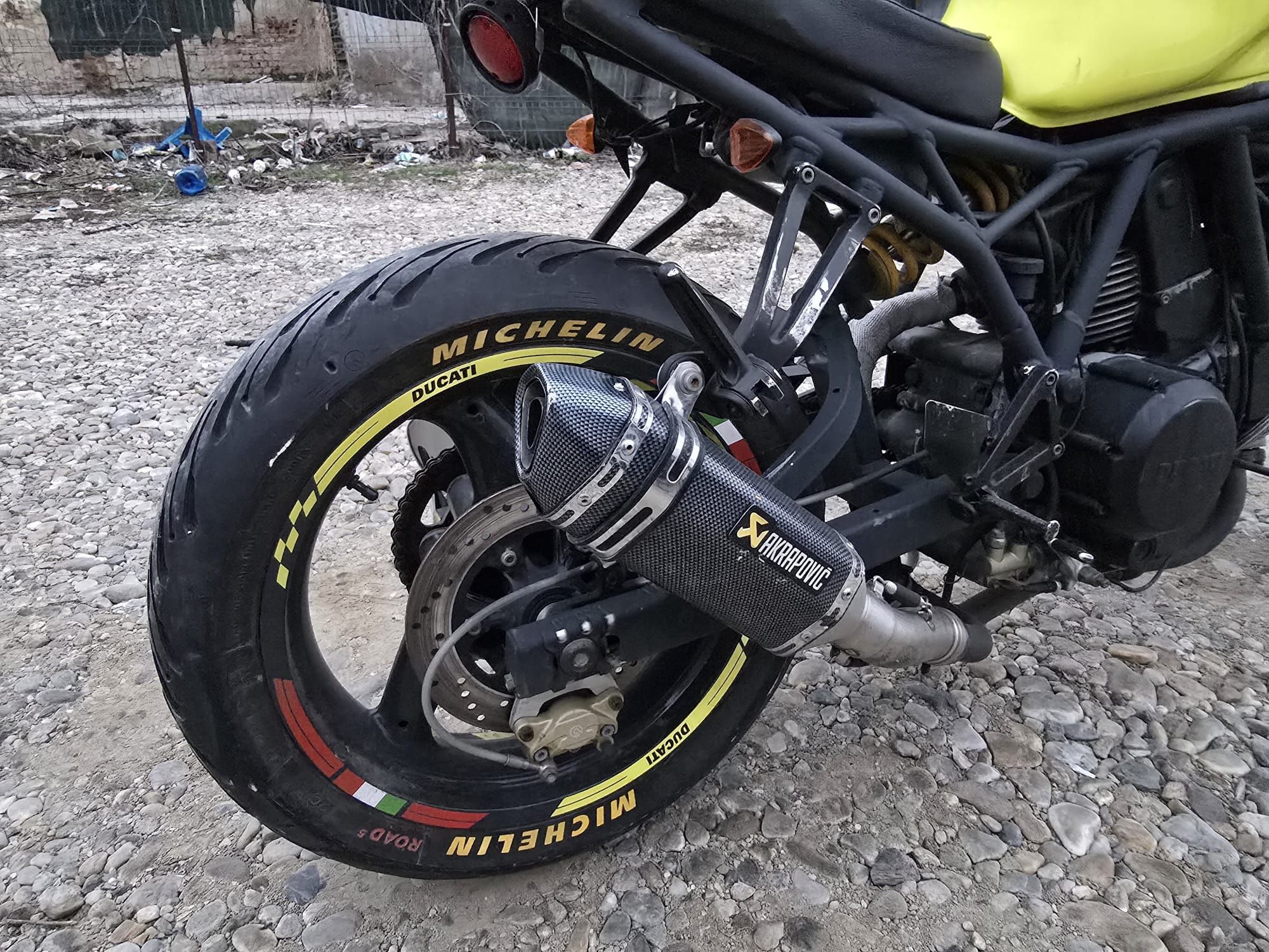 Vând Ducati v2 an 2003