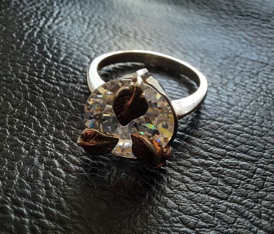 Уникален сребърен дамски пръстен,нов,изящен,забележим,красота!