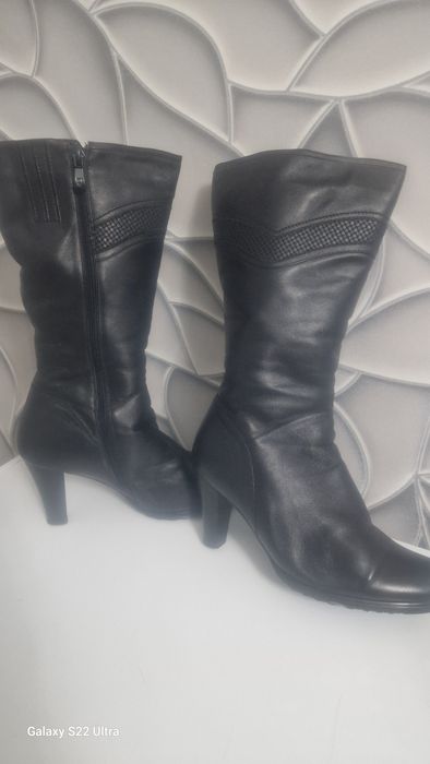 сапоги женские натуральный мех кожаный новый  продам ниже своих цен