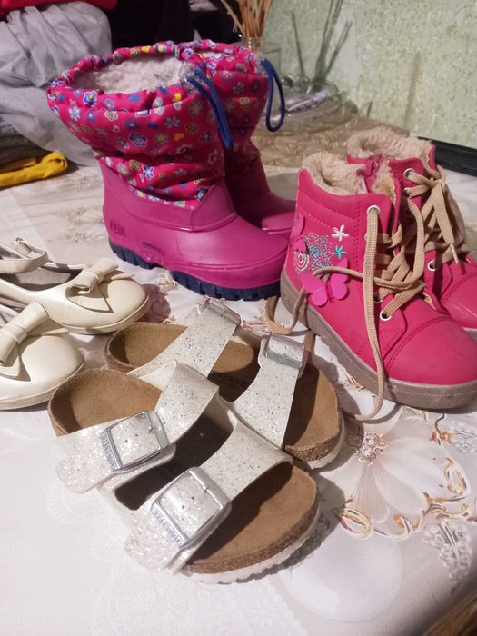 Детская обувь. Для девочки