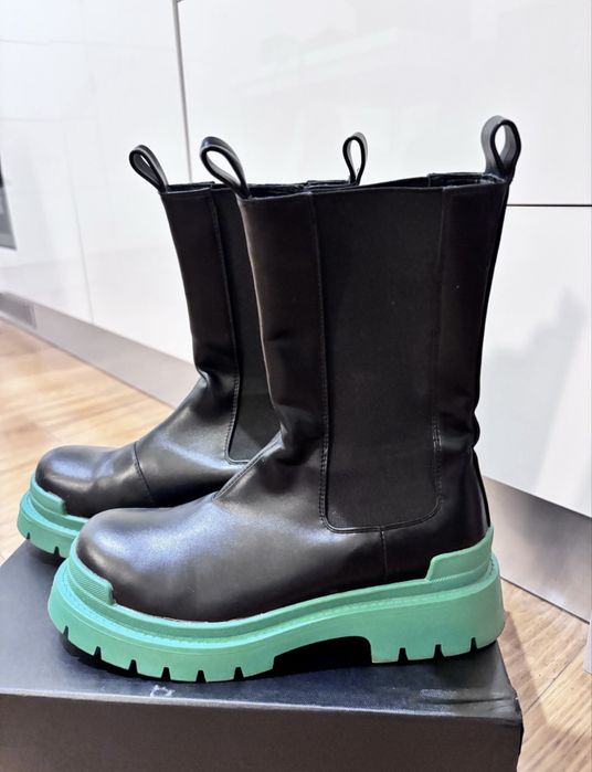 Cizme cu talpa verde marimea 38