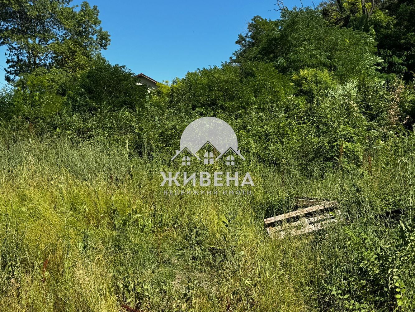 Продавам парцел в м-т Орехчето, площ 731 кв.м