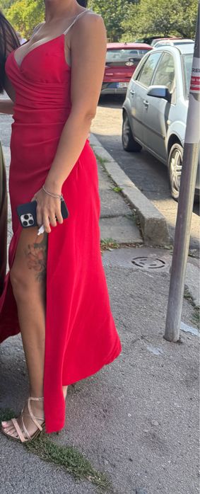 Вечерна рокля на Алеса