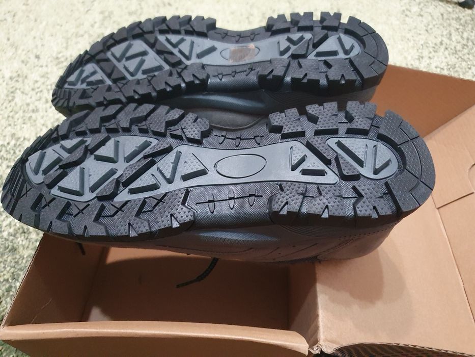 Pantofi noi 41-42