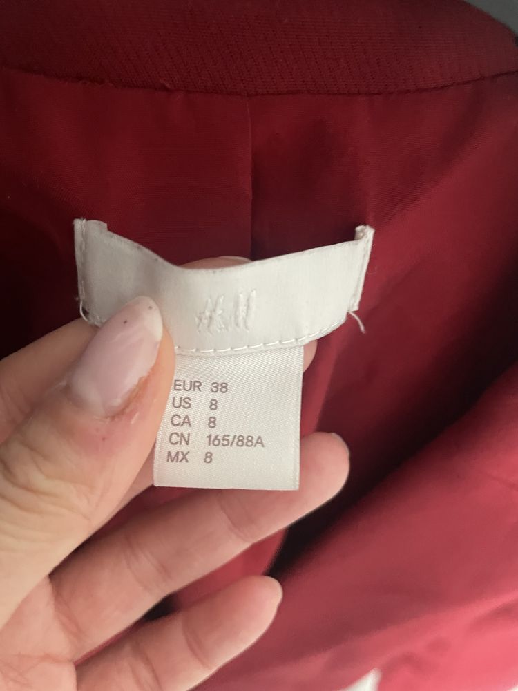 Сака на марките H&M и Reserved