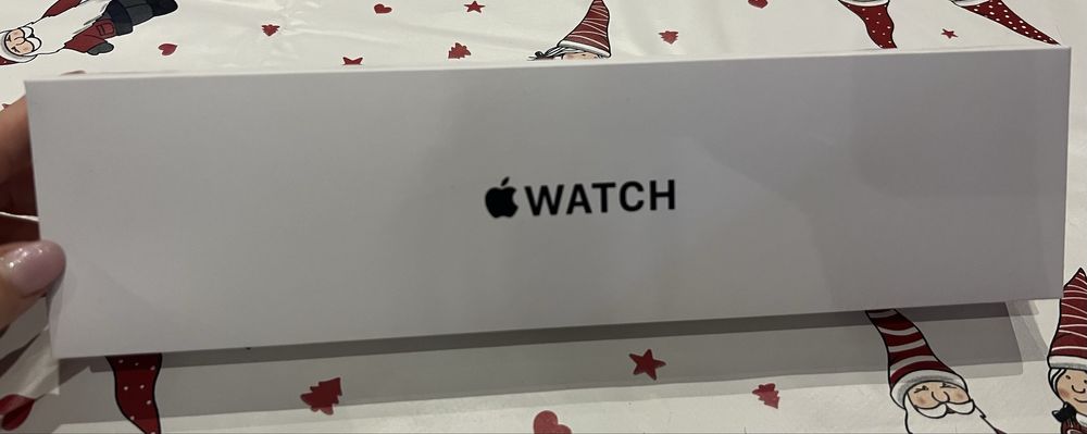 Apple Iwach SE 40mm gold aluminum Case Pink Sand Sport Band.