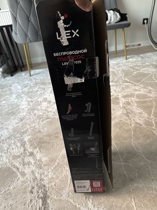 продается беспроводной пылесос 2-3 раза пользовалься хорошо работает