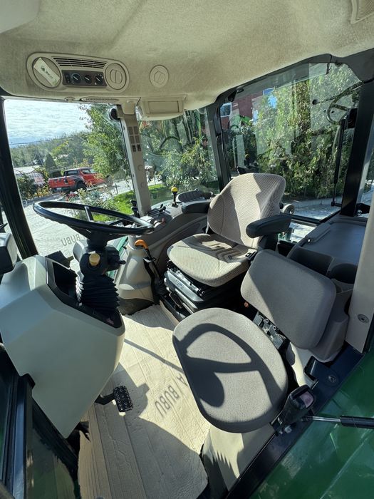 John deere 5100M