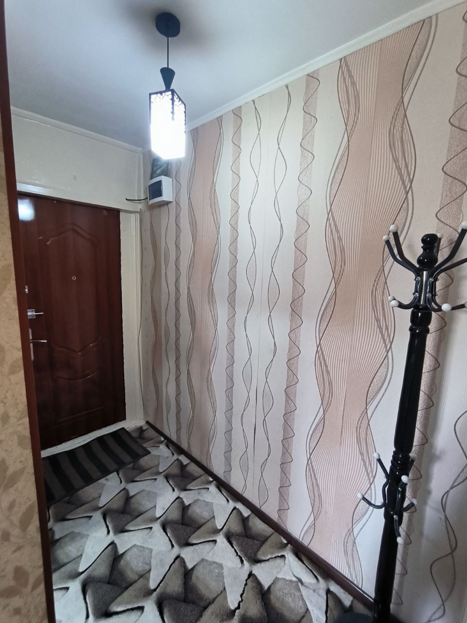 Продаётся 2х комнатная квартира. Горгаз , кафе Бахор