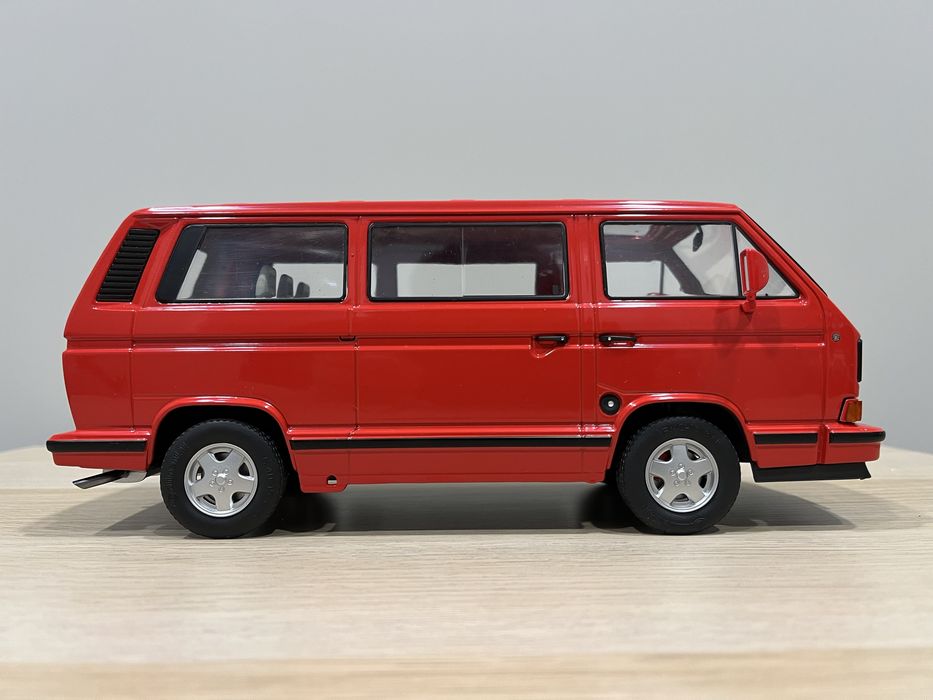 VW Bus T3 Redstar 1992 1:18 (KK Scale)