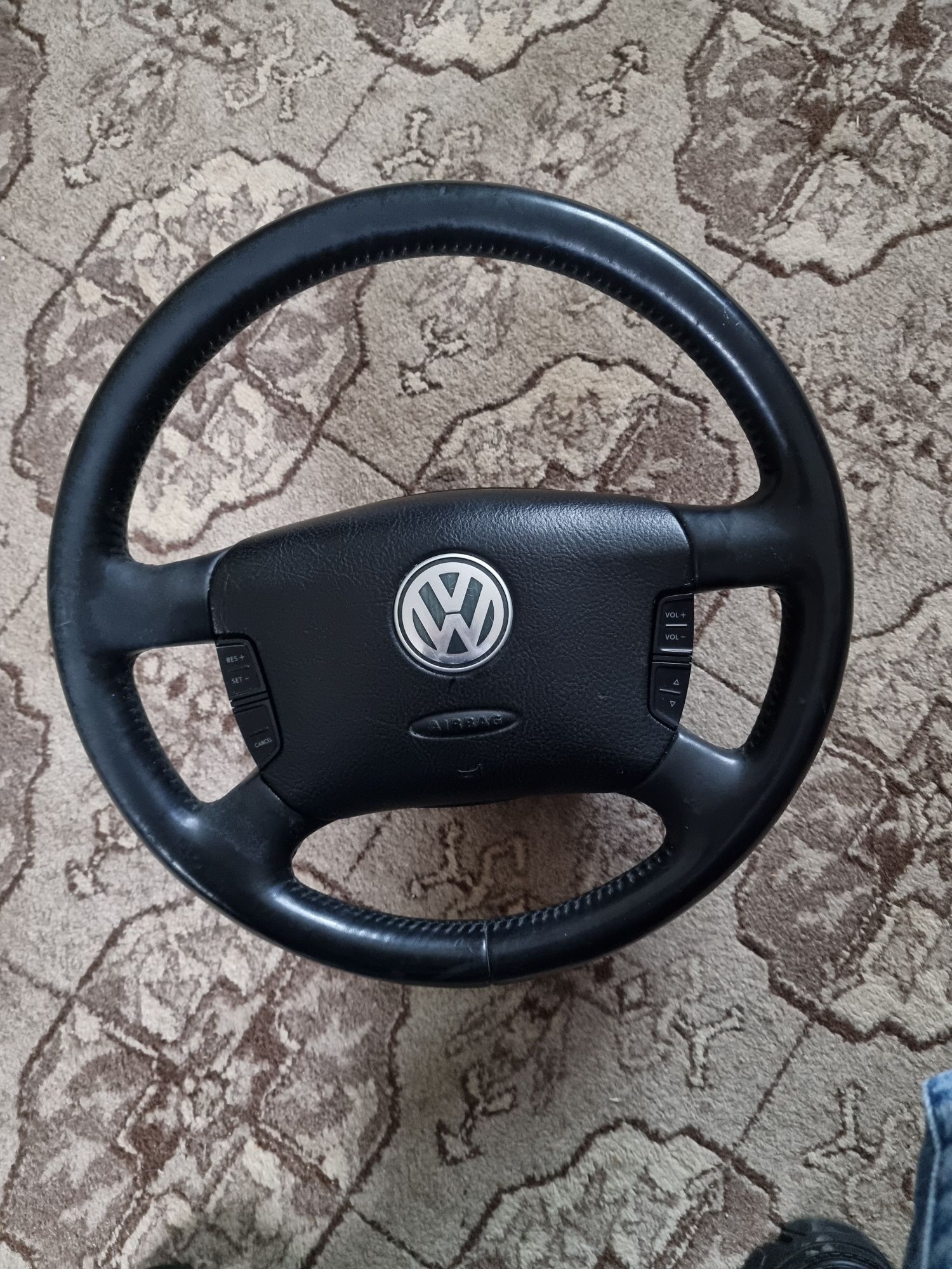 Vând volan piele VW passat B5.5