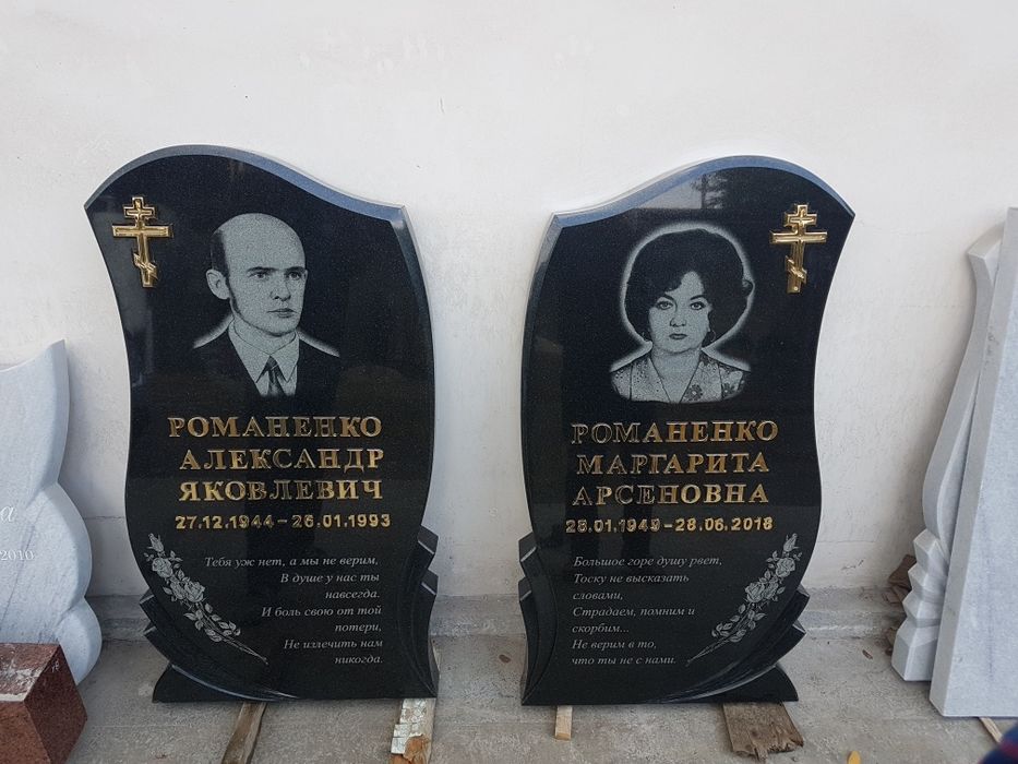 Памятники из черного гранита