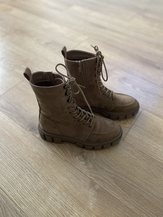 Ghete cu sireturi ‘Jolina’