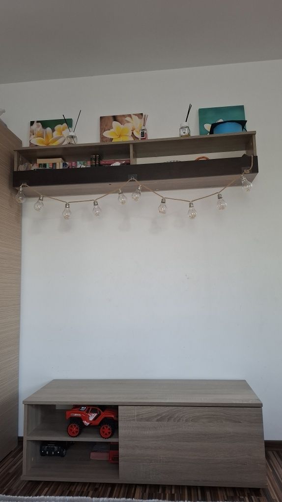 Vand mobila living
