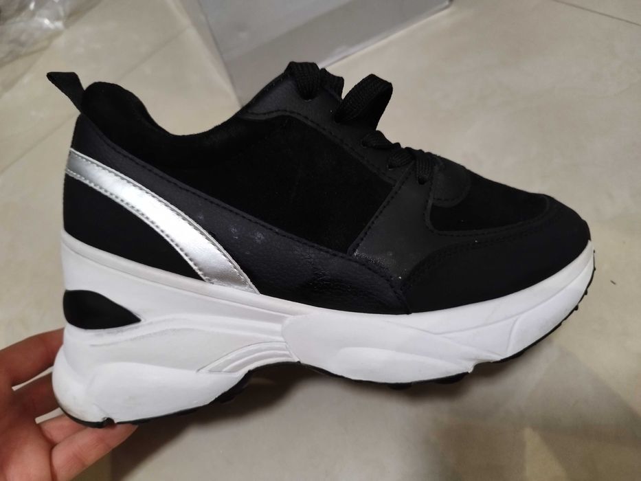 Маратонки и обувки на ток