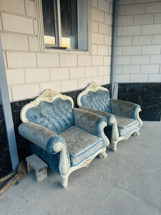 Диван  и  кресла