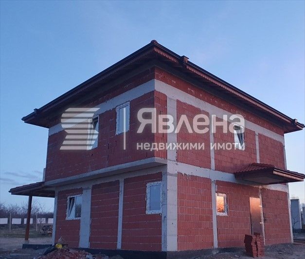 Двуетажна просторна Къща в село Приселци
