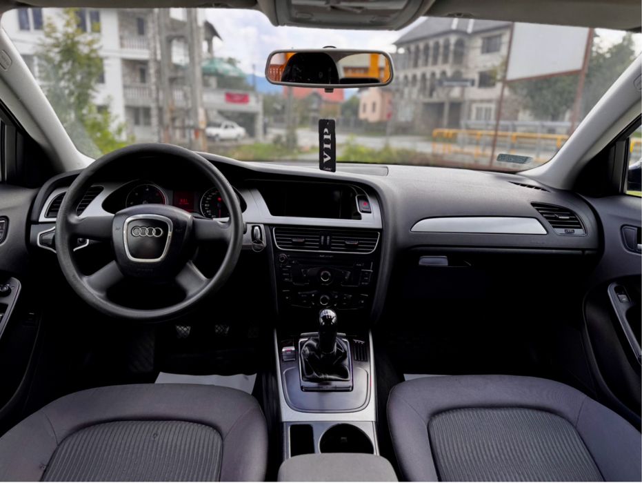 Audi a4 b8 - s line - an 2009 - motor 2.0d 143 cp - intretinut