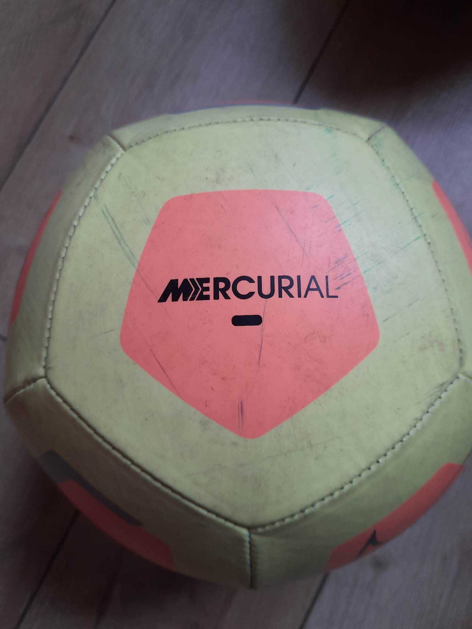 Футболни топки за любители,  много приятни за игра и забавление.