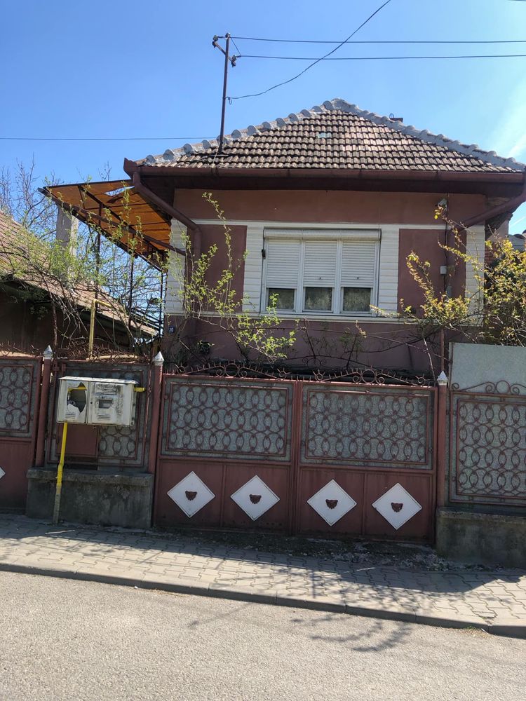 Vand casa zona centrala