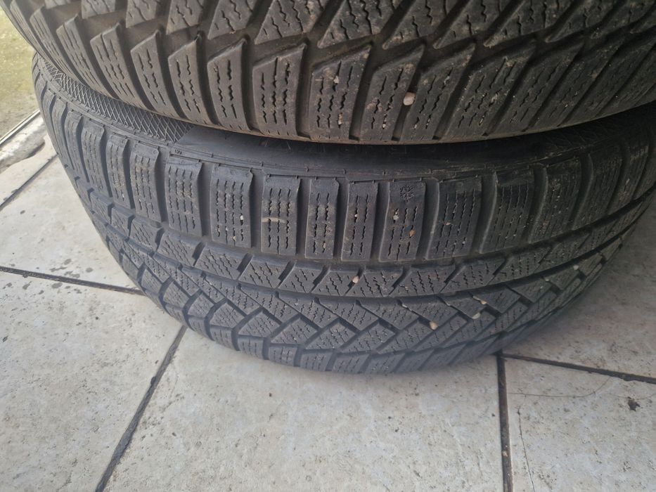 Două anvelope Iarnă Continental  235 45 18