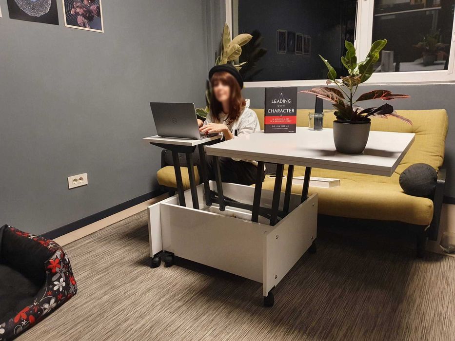 Vand birou Malm Ikea + masa de cafea extensibila