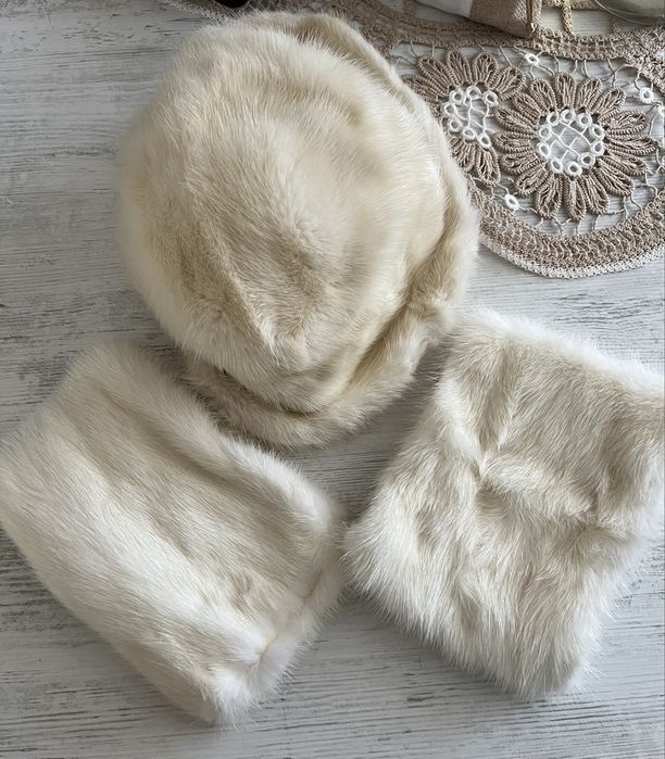 Palarie si mansete din blana naturala