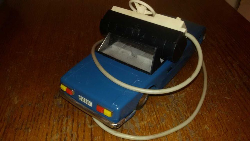 Ретро играчка кола