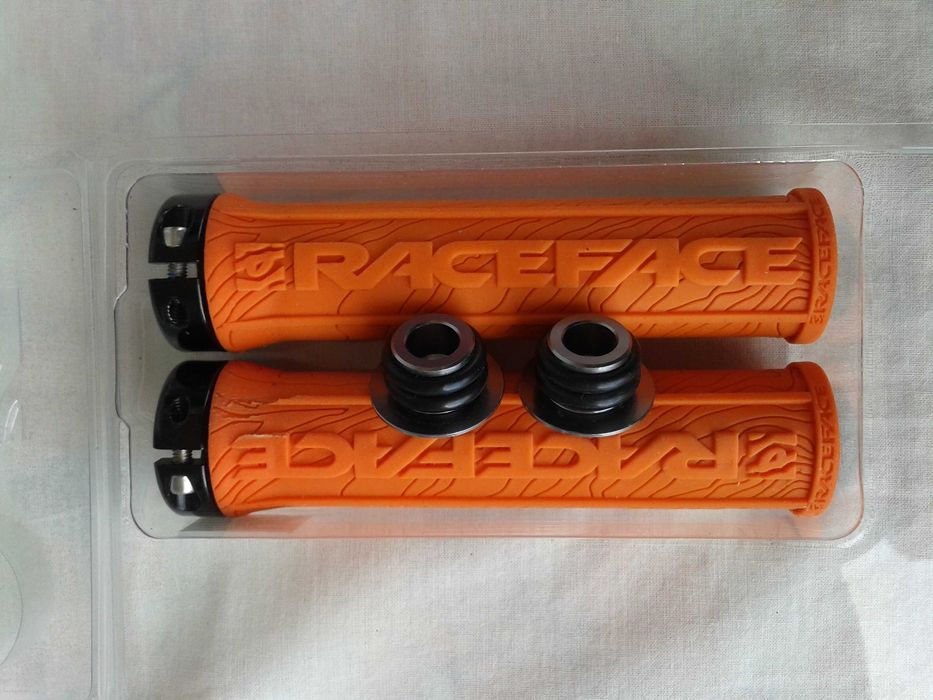 Вело грипове Race Face с алуминиеви тапи Absolute Black