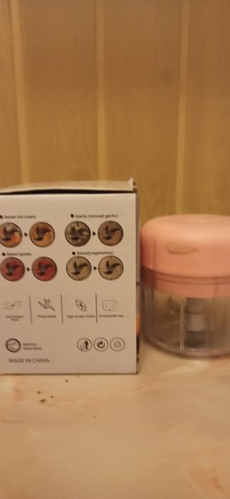 Roboti de bucatarie portabili cu acumulatorii