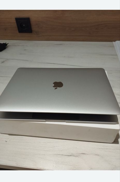 MacBook Air m1 2020 8ГБ 256