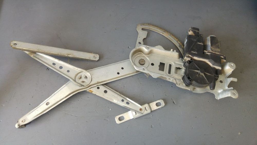 macara geam cu motoras dreapta opel corsa c 2 usi 13173074