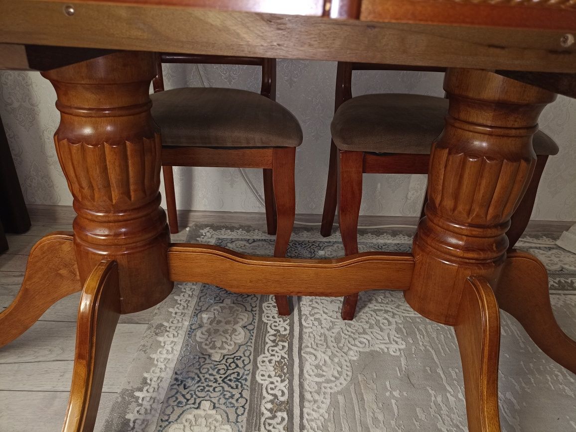 Срочно продам раздвижной стол со стульями