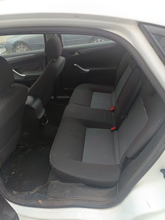 Autoturism Ford Mondeo