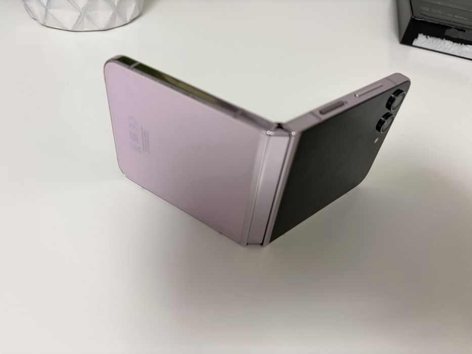 Samsung z flip 5 stare foarte buna, liber la vanzare