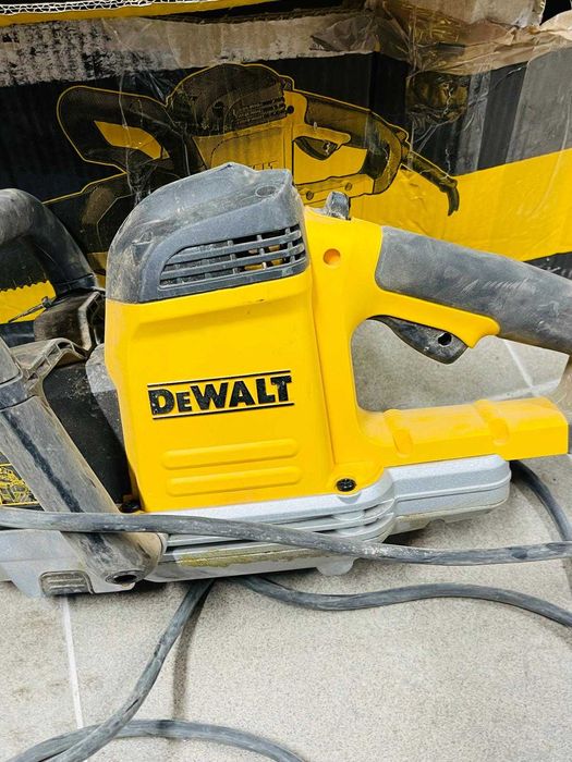 Fierăstrău special DeWalt DWE396