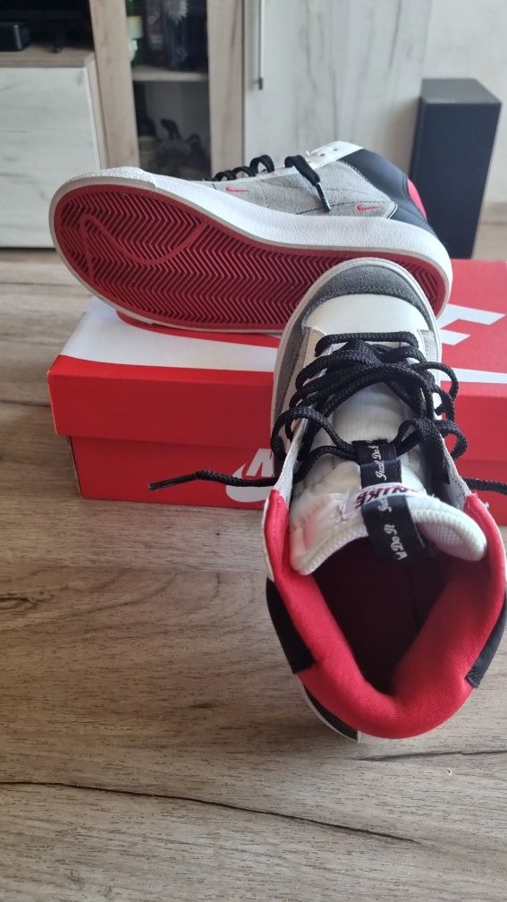 Детски обувк NIKE Blazer  77 SE D GG WHITE/RED/GREY/BLACK