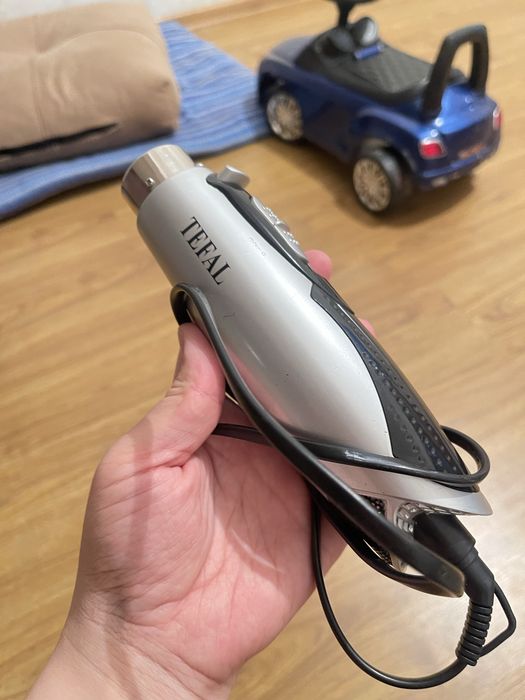 Фен для волос работает