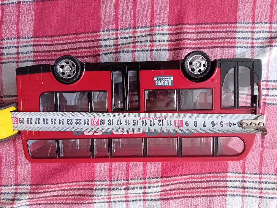 Двуетажен автобус с дистанционно