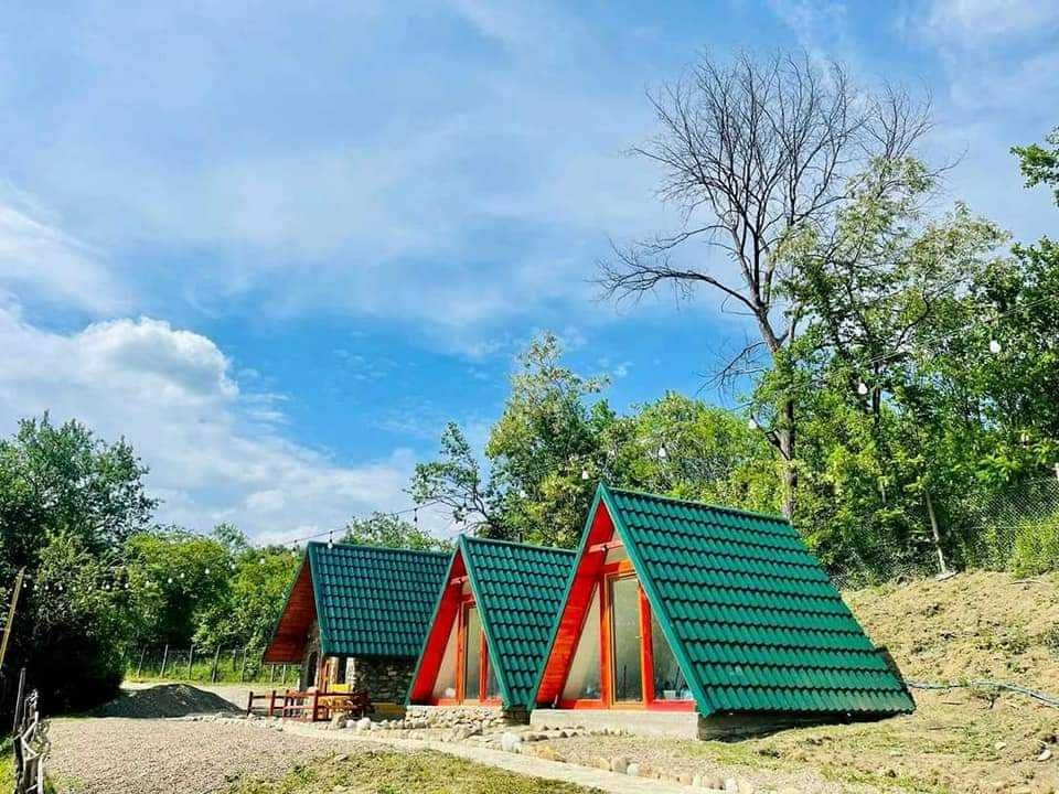 Cabana stil A Frame si casa la cheie din structura de lemn de vanzare