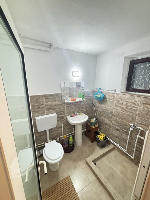 Inchiriez apartament cu 2 camere zona Abator pe termen lung