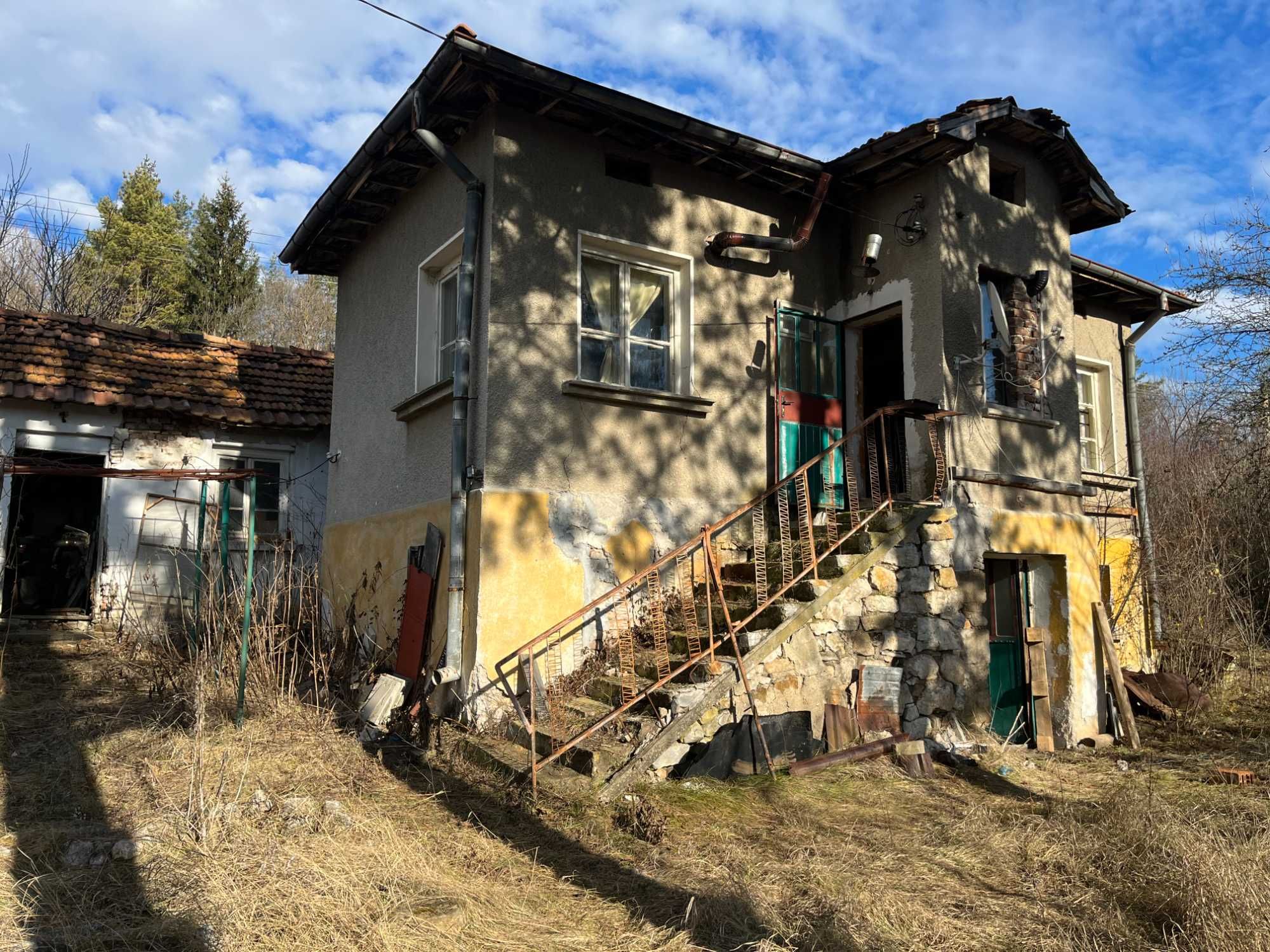 Къща в близост до София