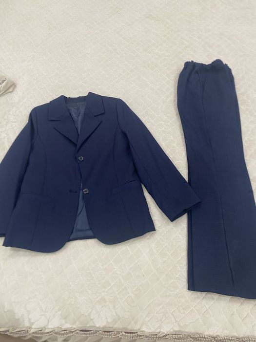 Продается костюм школьный