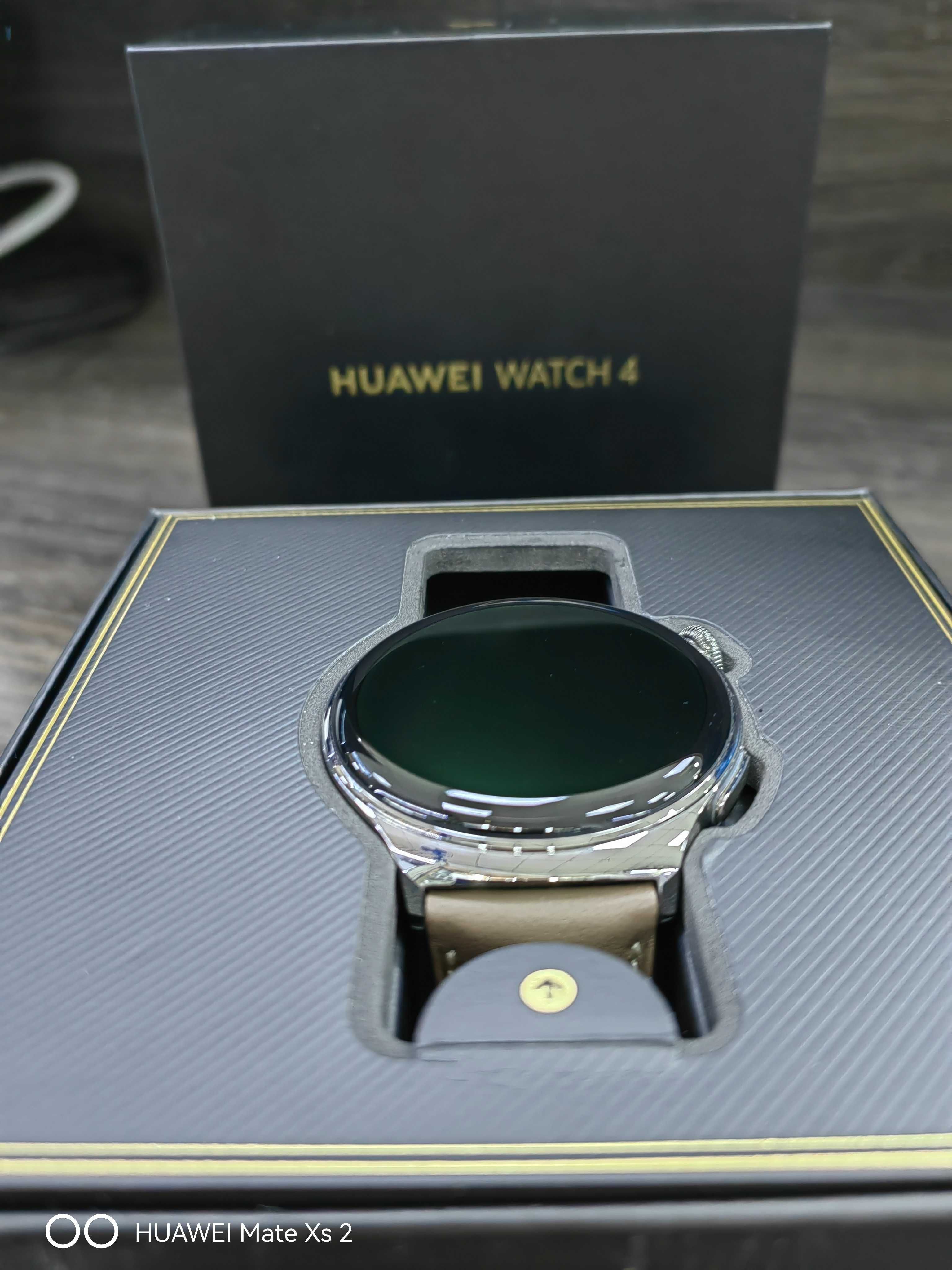 Huawei Watch 4 с поддержкой e-sim в отличном состоянии полный комплект