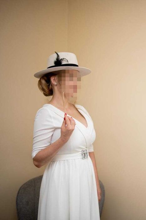 Vand rochie de eveniment(botez/stare civila)