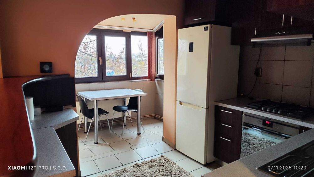 Închiriez apartament 3 camere