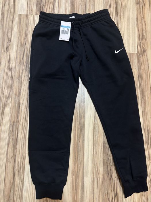 Оригинално дамско долнище на Nike