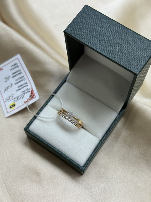 Золотое кольцо с фианитами