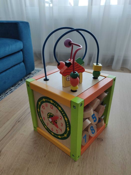 Cub Montessori din lemn